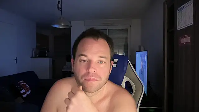 Snapshot of Funnyjul31 chatting on 03.05.25 Funnyjul31 online show from 03.05.25