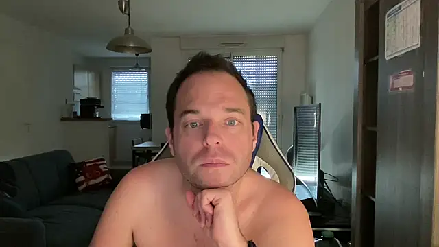 Snapshot of Funnyjul31 chatting on 03.08.25 Funnyjul31 online show from 03.08.25