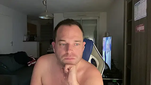 Snapshot of Funnyjul31 chatting on 03.08.25 Funnyjul31 online show from 03.08.25