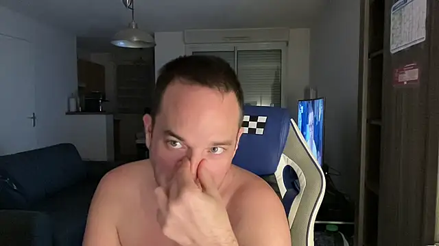 Snapshot of Funnyjul31 chatting on 03.11.25 Funnyjul31 online show from 03.11.25