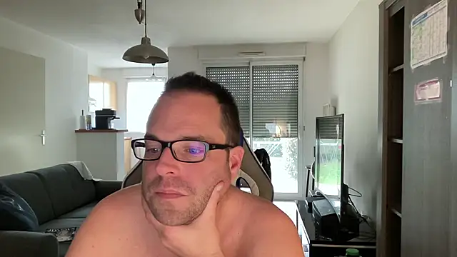 Snapshot of Funnyjul31 chatting on 03.13.25 Funnyjul31 online show from 03.13.25