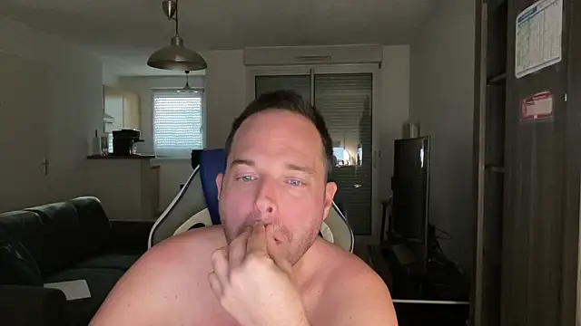 Snapshot of Funnyjul31 chatting on 03.14.25 Funnyjul31 online show from 03.14.25