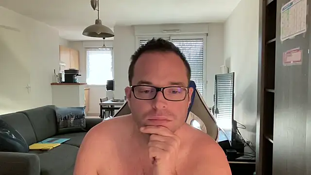 Snapshot of Funnyjul31 chatting on 03.16.25 Funnyjul31 online show from 03.16.25