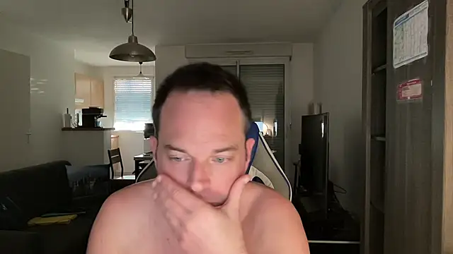 Snapshot of Funnyjul31 chatting on 03.21.25 Funnyjul31 online show from 03.21.25