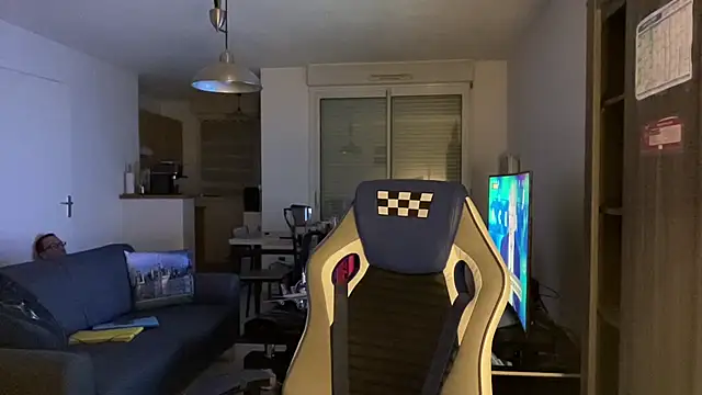 Snapshot of Funnyjul31 chatting on 03.21.25 Funnyjul31 online show from 03.21.25