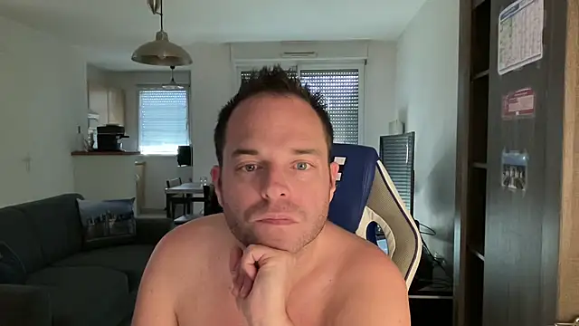 Snapshot of Funnyjul31 chatting on 03.22.25 Funnyjul31 online show from 03.22.25