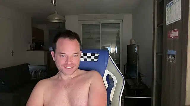 Snapshot of Funnyjul31 chatting on 03.22.25 Funnyjul31 online show from 03.22.25