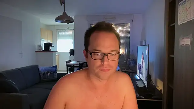 Snapshot of Funnyjul31 chatting on 09.29.25 Funnyjul31 online show from 09.29.25