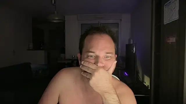 Snapshot of Funnyjul31 chatting on 10.02.25 Funnyjul31 online show from 10.02.25