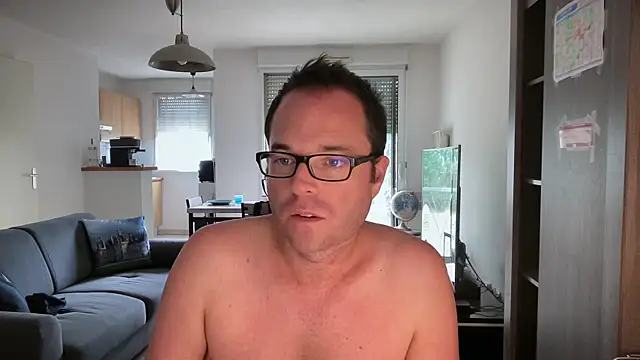 Snapshot of Funnyjul31 chatting on 10.04.25 Funnyjul31 online show from 10.04.25