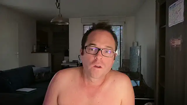 Snapshot of Funnyjul31 chatting on 10.08.25 Funnyjul31 online show from 10.08.25