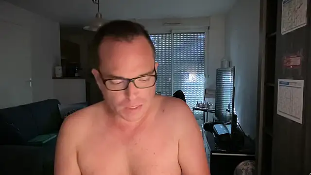 Snapshot of Funnyjul31 chatting on 10.12.25 Funnyjul31 online show from 10.12.25