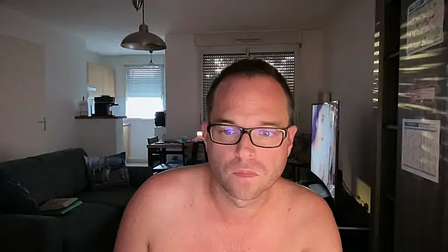 Snapshot of Funnyjul31 chatting on 10.14.25 Funnyjul31 online show from 10.14.25