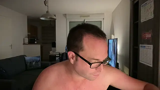 Snapshot of Funnyjul31 chatting on 10.26.25 Funnyjul31 online show from 10.26.25