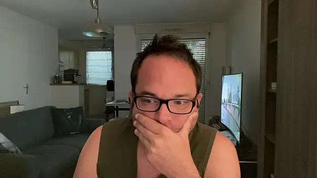 Snapshot of Funnyjul31 chatting on 05.18.26 Funnyjul31 online show from 05.18.26