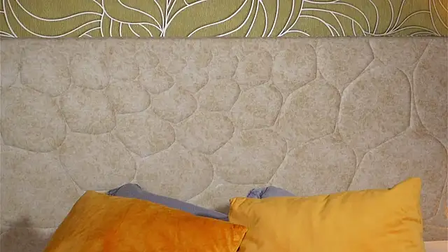 Snapshot of MillaBlis chatting on 10.03.25 MillaBlis online show from 10.03.25