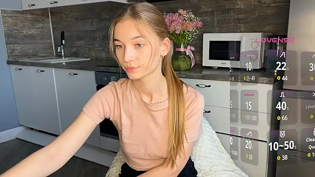 Snapshot of maria_plaudice chatting on 03.13.25 maria plaudice online show from 03.13.25