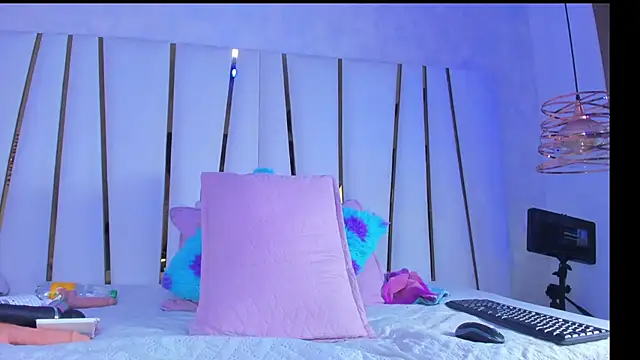 violet gray  online show from 10.05.25