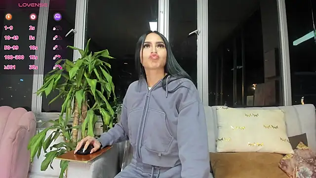 Snapshot of Little__Linda chatting on 09.13.25 Little Linda online show from 09.13.25