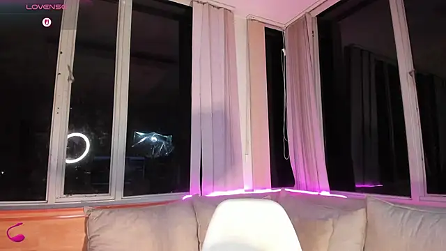 Snapshot of Little__Linda chatting on 09.24.25 Little Linda online show from 09.24.25