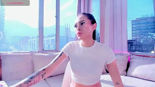 Snapshot of Little__Linda chatting on 10.23.25 Little Linda online show from 10.23.25