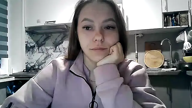 Snapshot of Misssweet_s chatting on 10.09.25 Misssweet s online show from 10.09.25