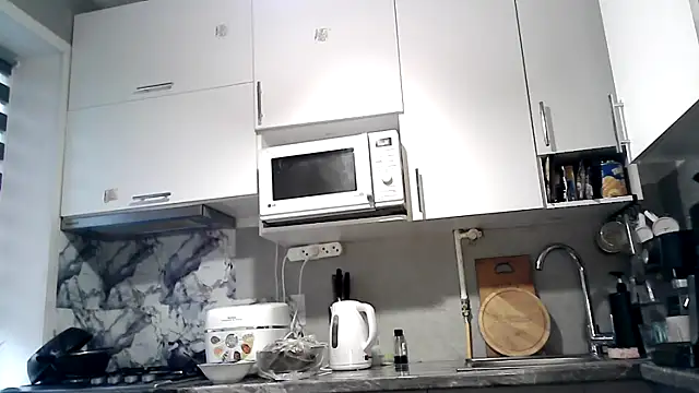 Snapshot of Misssweet_s chatting on 11.04.25 Misssweet s online show from 11.04.25