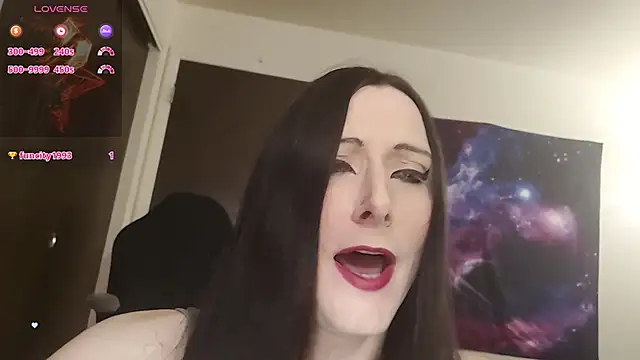 Snapshot of Ivyrose4999 chatting on 11.06.25 Ivyrose4999 online show from 11.06.25