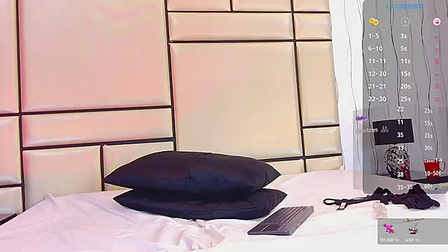 Snapshot of JulianaaHerrera chatting on 02.03.25 JulianaaHerrera online show from 02.03.25