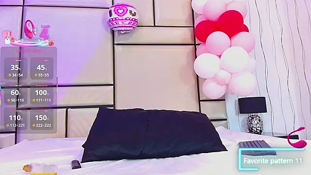 Snapshot of JulianaaHerrera chatting on 02.25.25 JulianaaHerrera online show from 02.25.25