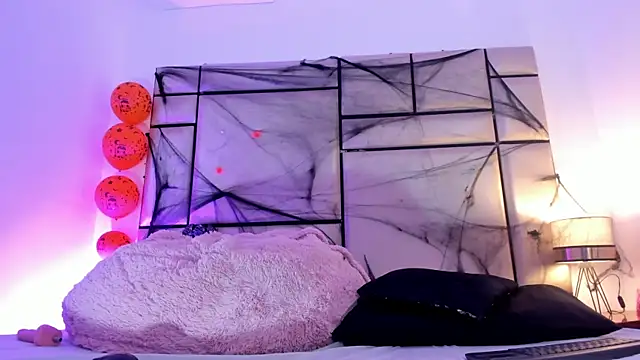 Snapshot of JulianaaHerrera chatting on 11.04.25 JulianaaHerrera online show from 11.04.25