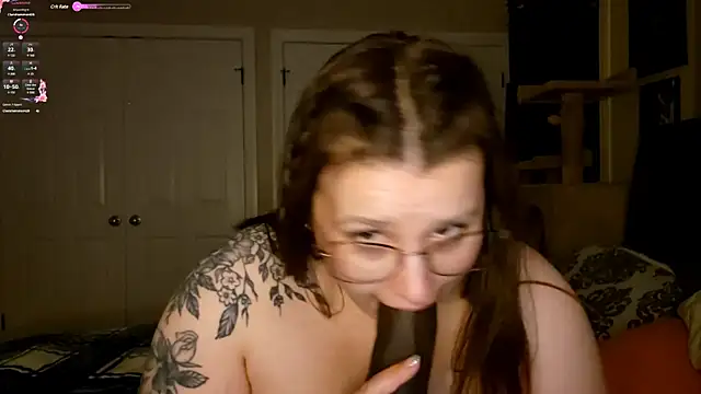 Snapshot of MrsJess chatting on 03.10.25 MrsJess online show from 03.10.25