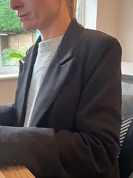 Phoebe Lily online show from 11.04.25