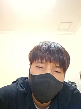 Snapshot of Tyyyggjju chatting on 10.28.25 Tyyyggjju online show from 10.28.25