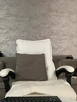 LillySquirtShot online show from 04.12.26