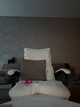 LillySquirtShot online show from 05.13.26