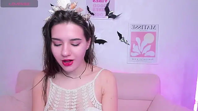 Snapshot of Sweetie_Catt chatting on 10.31.25 Sweetie Catt online show from 10.31.25