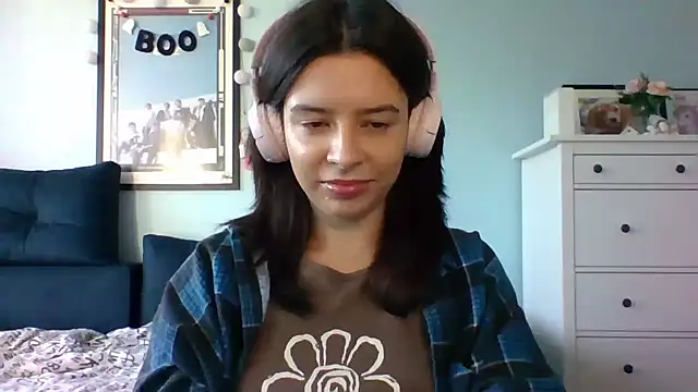 Snapshot of LariceSexy chatting on 10.29.25 LariceSexy online show from 10.29.25