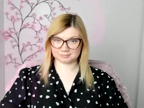 Snapshot of Lola_moree chatting on 05.03.26 Lola moree online show from 05.03.26