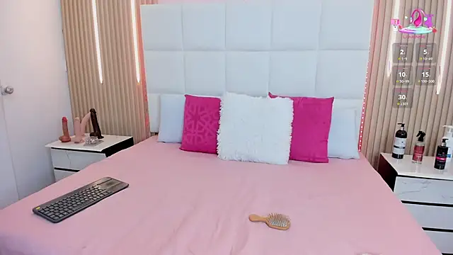 Mia greco  online show from 10.17.25