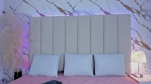 Mia greco  online show from 11.01.25