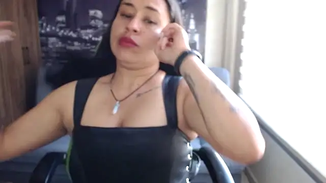 kamila lovee online show from 10.24.25