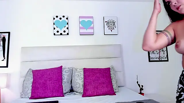 BrielaDiCaprio online show from 10.23.25