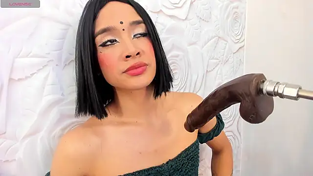 Snapshot of Sarahi_Camila chatting on 10.16.25 Sarahi Camila online show from 10.16.25