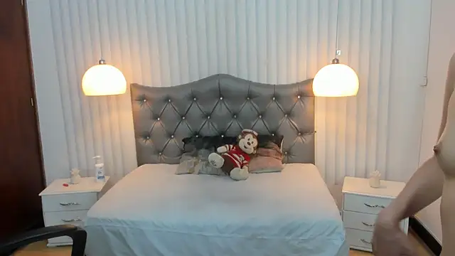 Snapshot of mia_vanucci1 chatting on 03.12.25 mia vanucci1 online show from 03.12.25