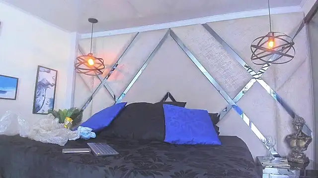 Snapshot of Thomas_May4rs chatting on 02.25.25 Thomas May4rs online show from 02.25.25