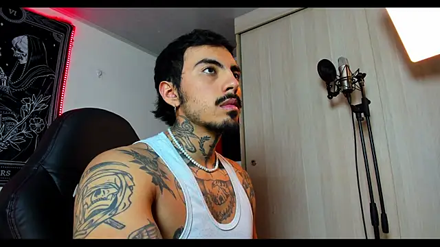 Snapshot of scockpion__ chatting on 01.29.25 scockpion online show from 01.29.25