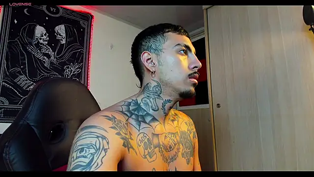 Snapshot of scockpion__ chatting on 02.12.25 scockpion online show from 02.12.25