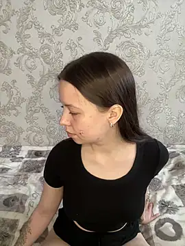 Arielle Swan online show from 03.05.25