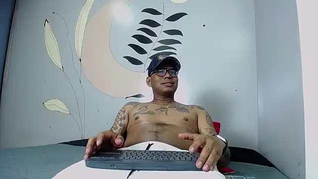 Snapshot of Saipadpuer30 chatting on 02.13.25 Saipadpuer30 online show from 02.13.25